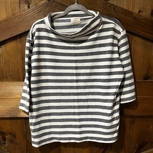 T.La striped sweater shirt. M.